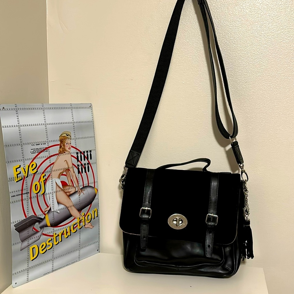 Gun totem mamas leather/Suede conceal bag NWOT in excellent condition